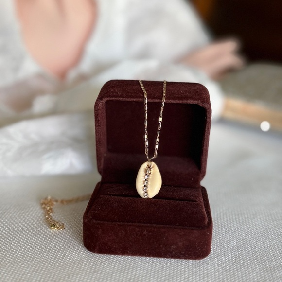 🏝️ Gold Cowrie Shell Necklace | Beach Boho Pendant | Coastal Style 🌊 DEFECTiVE❣️ - Picture 3 of 6